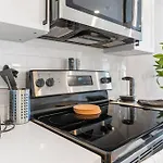 Prime Nolibs, Sleeps 4Ppl, Fast Wifi, Queen Bed, Rooftop Access, Smart Tv