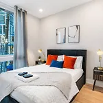 Prime Nolibs, Sleeps 4Ppl, Fast Wifi, Queen Bed, Rooftop Access, Smart Tv