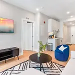 Prime Nolibs, Sleeps 4Ppl, Fast Wifi, Queen Bed, Rooftop Access, Smart Tv