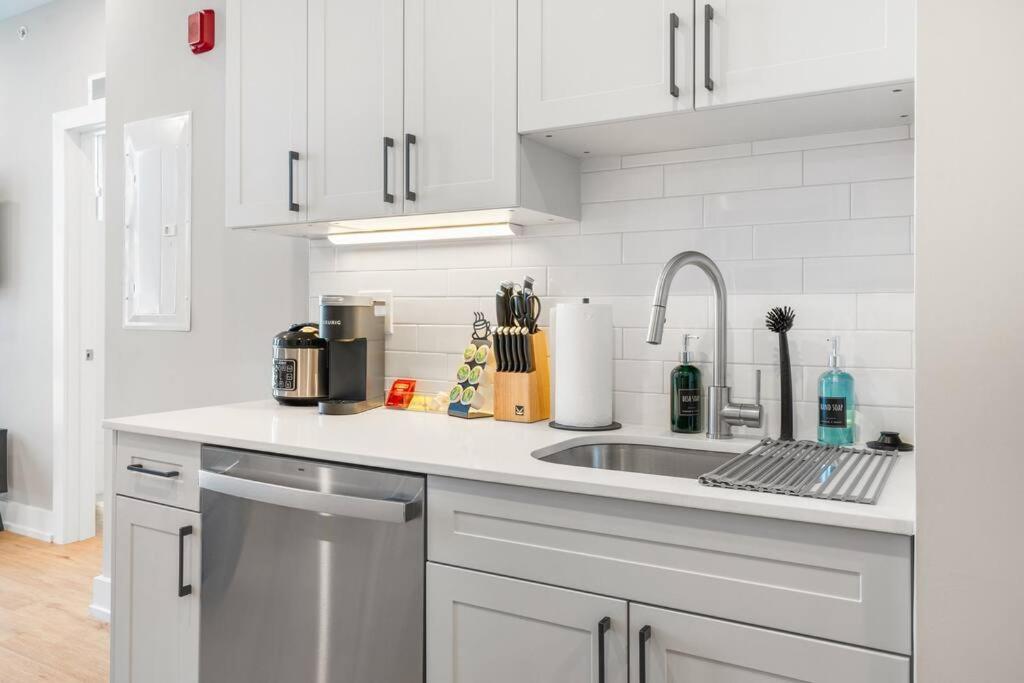 Apartment Prime Nolibs, Sleeps 4ppl, Fast Wifi, Queen Bed, Rooftop Access, Smart Tv Philadelphia